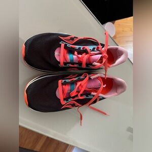 Women’s saucony endorphin running shoes